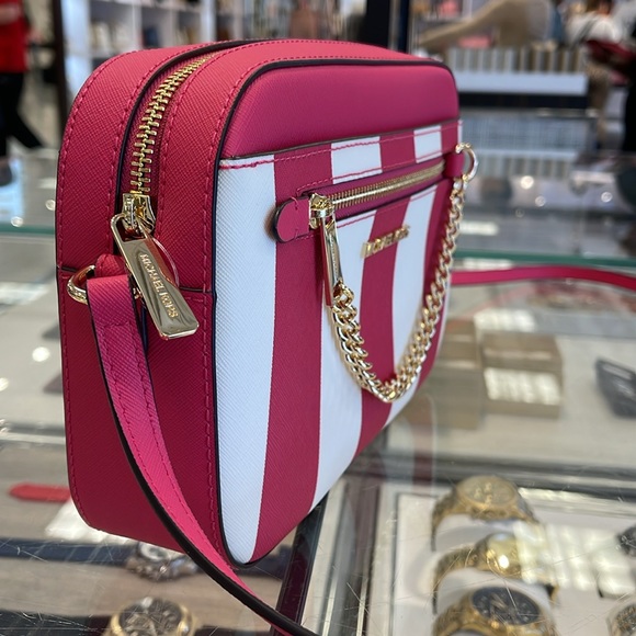 MICHAEL KORS
Jet Set Large EW Zip Chain XBody Saffiano Leathr Crossbody Bag
NWT - Picture 3 of 16